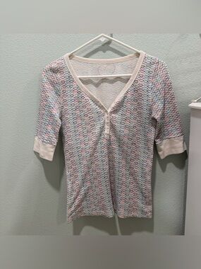 Half sleeve heart henley top Women's size Medium